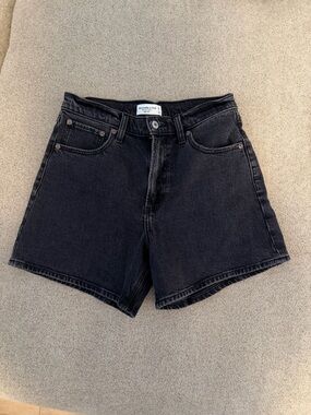 Abercrombie & Fitch Black The Dad Short High Rise 5” Short